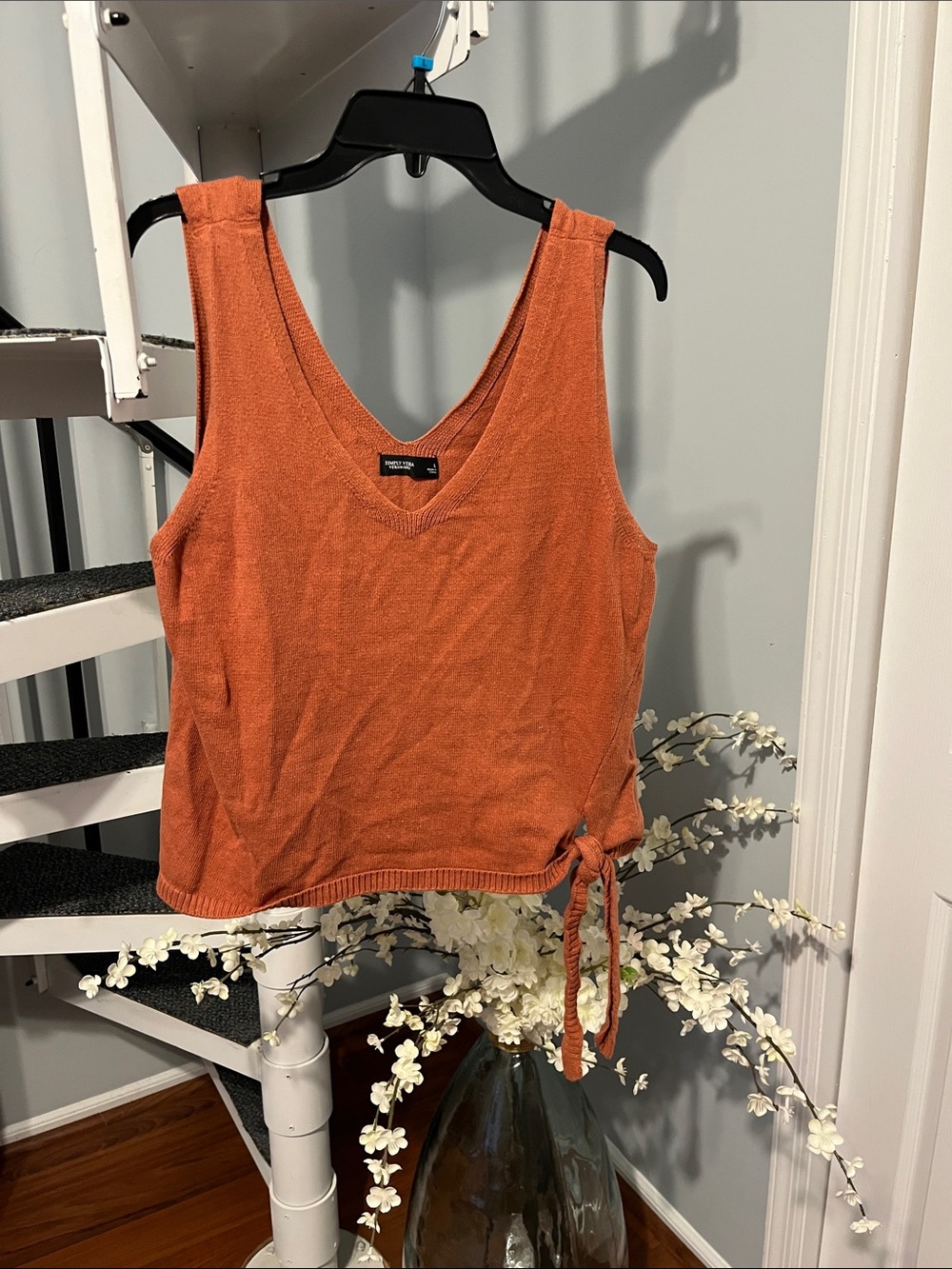Vera Wang Sleeveless V-Neck Tie-Hem Tank Top - light orange/rust Size Large